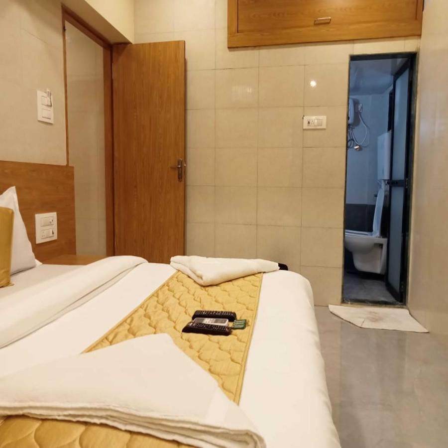 Hotel New Sarah Inn, Andheri West Bombaim Exterior foto